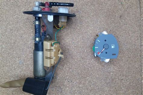 schéma simplifié du système de jauge à carburant d'un scooter