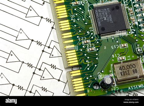 Gros plan sur un circuit imprimé de télévision