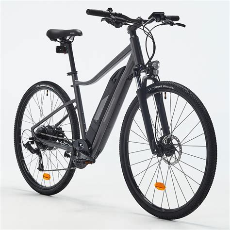 Photo montrant les accessoires inclus avec le vélo : chargeur, clés de batterie.