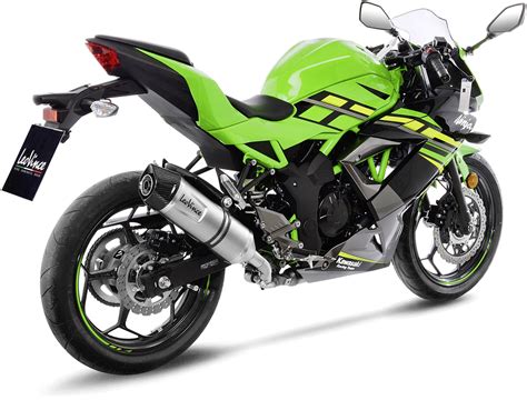 Moto de compétition avec échappement Leovince