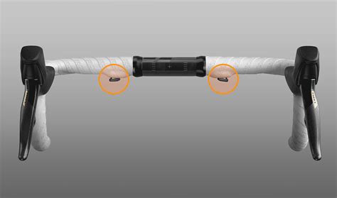 Détail des boutons additionnels SRAM Blips fixés sur un cintre