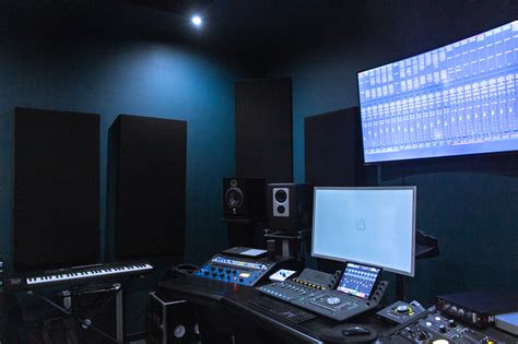 Illustration d'un studio d'enregistrement moderne avec divers équipements MIDI.