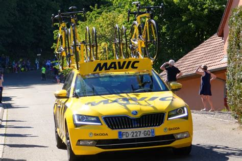 Voitures de dépannage jaunes Mavic sur le Tour de France