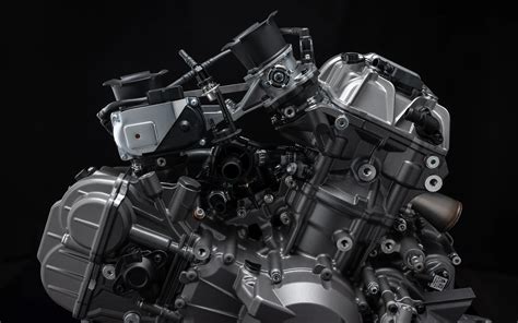 Infographie détaillée du moteur bicylindre en V de l'Aprilia Shiver 900