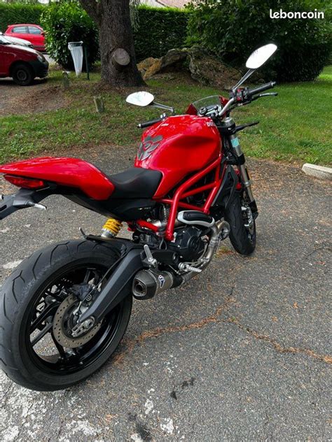 Photo d'une Ducati 1098S en parfait état, bien équipée et entretenue