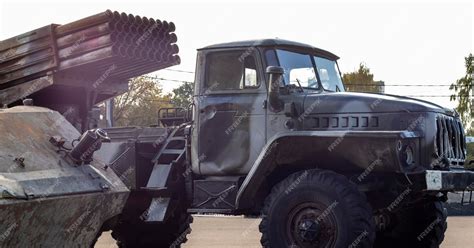 Représentation d'un système BM-21 Grad sur un châssis Ural-4320