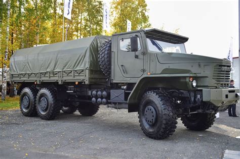 Vue d'un Ural-63704-0010 Tornado-U