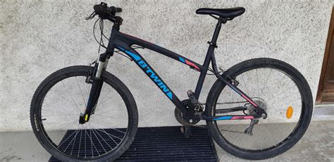 Vue d'un vélo Rockrider 340 avec indication des composants d'origine