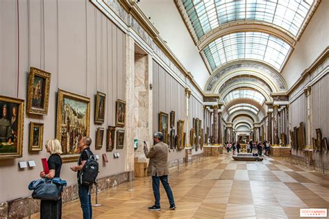 Photomontage illustrant des spectacles, un musée et des livres sur l'histoire locale