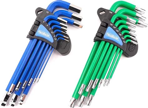 Ensemble d'outils typiques pour le changement de guidon : clés Allen, ruban de cintre, lubrifiant