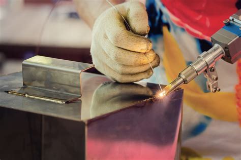 Schéma illustrant les techniques de découpe laser et de soudure TIG utilisées par Zard