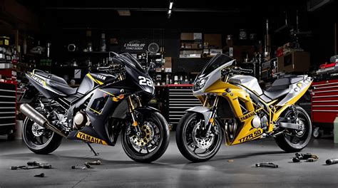 Comparaison visuelle des deux générations d'Aprilia Caponord, mettant en évidence les différences de design et d'habillage.