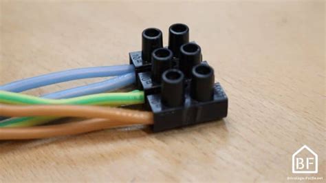 Exemple de connexion de fils de clignotant avec gaine thermorétractable