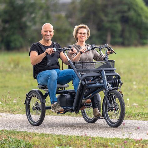 Galerie de photos montrant différents vélos adaptés (Easy Rider, Fun2Go, VeloPlus, Twinny Plus, Easy Go, OPair) transportés sur des remorques de divers fournisseurs.