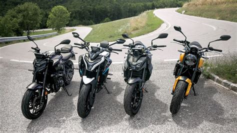 Schéma comparatif des motos roadster pour débutants