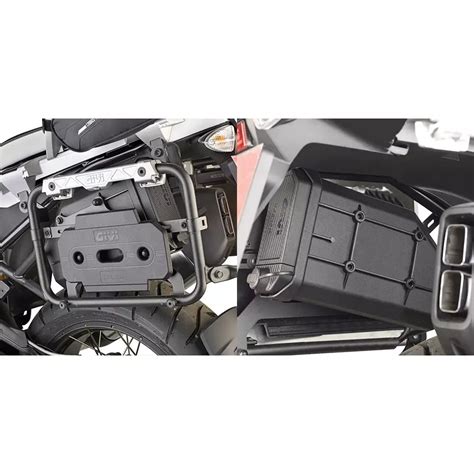 Vue éclatée des composants du kit de fixation Givi pour boîte à outils S250 sur KTM 390 Adventure.