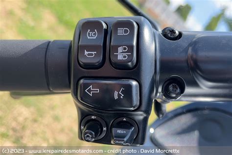 Schéma comparatif des anciens et nouveaux interrupteurs de commodos Harley-Davidson
