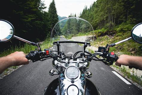 Photo d'un compteur d'heures Bastos Bike installé sur un guidon de moto
