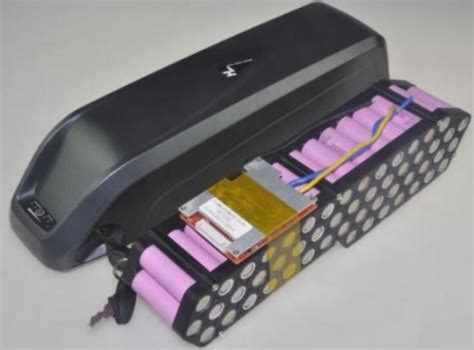 Schéma d'une batterie de vélo électrique avec ses composants principaux (cellules, BMS, connecteurs)