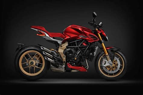 Détail de la finition et des commandes de la MV Agusta Brutale 750