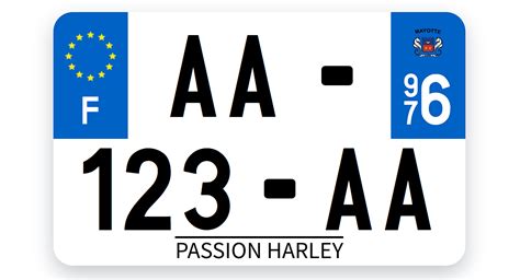 Exemple de plaque moto homologuée avec texte personnalisé et logo Mayotte