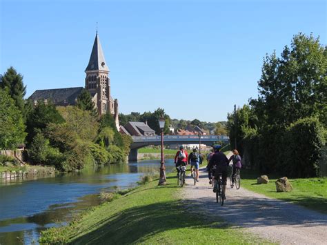Photographie du Pont Julien, un monument historique sur le parcours de la véloroute.