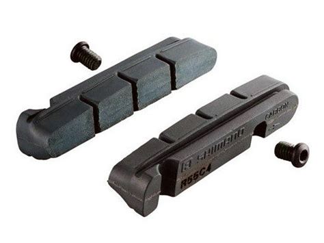 Schéma illustrant la structure des patins de frein Shimano R55C4, mettant en évidence le mélange de gomme et la compatibilité avec les jantes carbone.