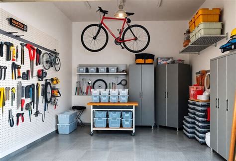 Illustration d'un vélo bien rangé dans un garage avec différents types de supports