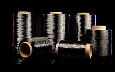 Gros plan sur les fibres de carbone TORAY et la résine spéciale