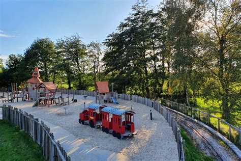 Carte indiquant l'emplacement de Moors Valley Country Park par rapport à Bournemouth et Ringwood.