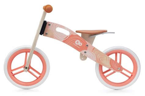 Illustration d'une draisienne en bois pour enfant
