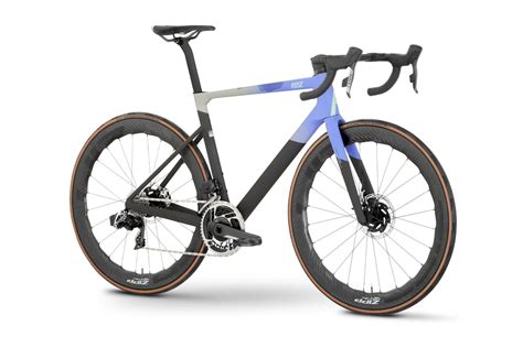Schéma comparatif des caractéristiques clés des vélos de route endurance et gravel.