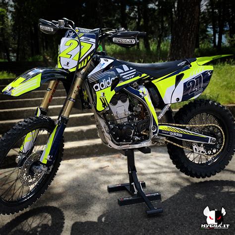 Exemples de designs personnalisés de kits déco pour moto