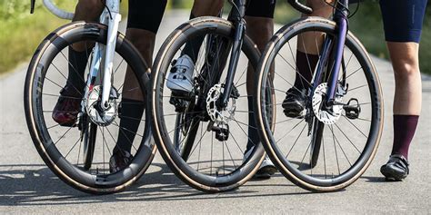 Graphique comparant le poids, la rigidité et le prix de différentes roues de vélo