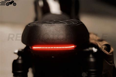 Photographie d'une moto custom avec un feu arrière LED élégant
