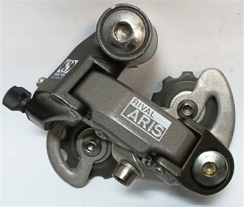 Illustration du dérailleur arrière Sachs Aris Rival Touring avec sa chape longue.