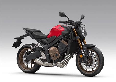 Comparaison visuelle entre la Honda CB 650 F et des modèles précédents ou concurrents