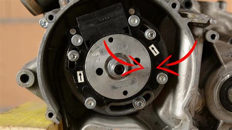 Repères de calage sur le volant magnétique et la platine des bobines