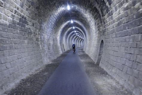 Tunnel sur la piste cyclable Roger Lapébie