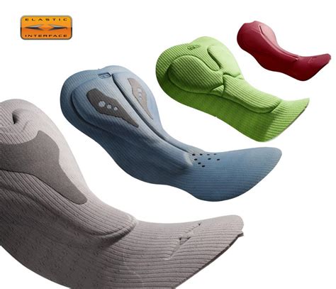 Vue détaillée d'un cuissard de vélo avec peau de chamois en gel et coutures plates