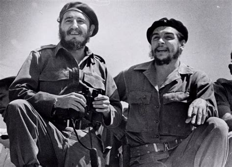 Photographie d'archives de Che Guevara et Fidel Castro