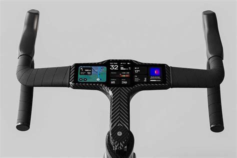 Image d'un écran LCD sur un guidon de vélo BH E-Motion, affichant les niveaux d'assistance et de batterie.