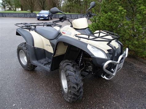 Illustration des modèles populaires de quads Kymco : MXU 500, MXU 300R, MXU 250R