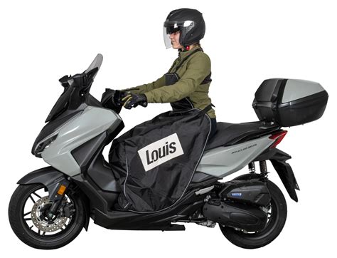 Photos illustrant l'usure des plastiques de scooter due aux intempéries