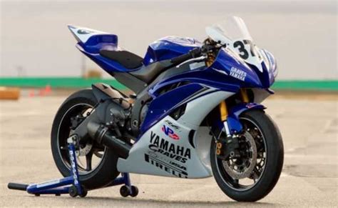 Bombe de peinture moto Yamaha avec code couleur
