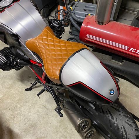 Exemple de selle personnalisée pour café racer