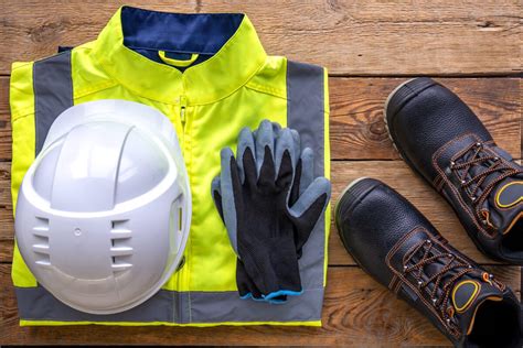 Illustration montrant les différents équipements de protection pour le pocket cross (casque, gants, coudières, genouillères, plastron)