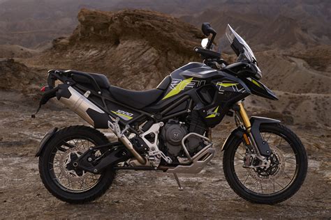 Photo d'une Triumph Tiger 1200 équipée du prolongateur d'aile avant Puig, montrant l'extension de l'aile