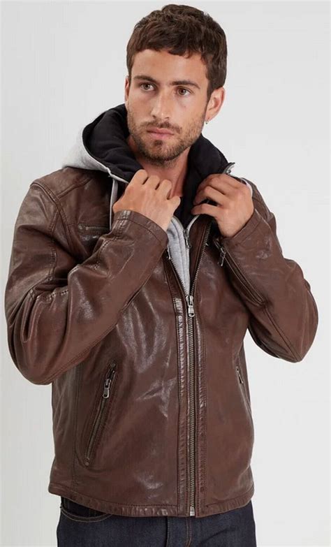 Mannequin portant le blouson en cuir 