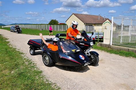 Photo d'un side-car familial moderne
